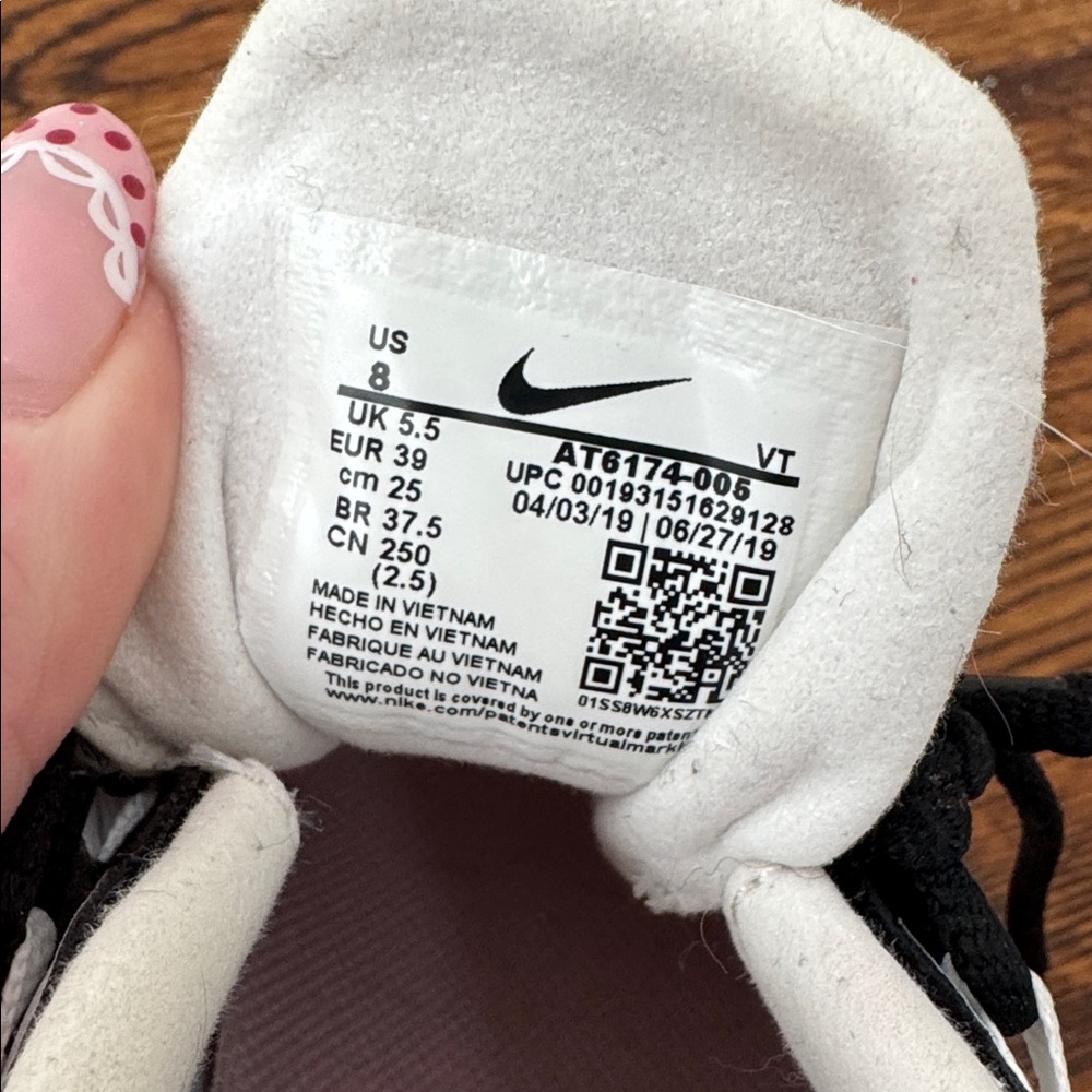 Nike Air Max 270 React Womens Black, White, and Pink Sneakers ‘Coral Black’ - Picture 3 of 3